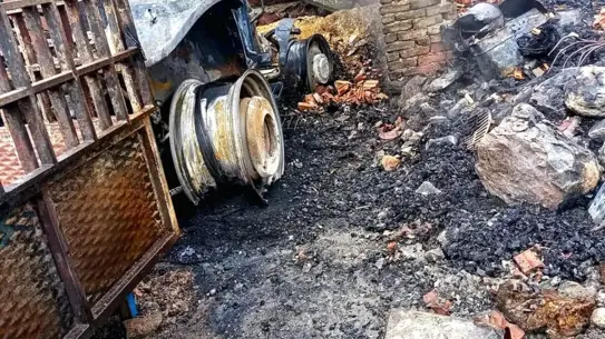 Yangın sonrası yanan araçlar