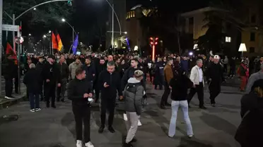 Tiran’da protesto kalabalığı