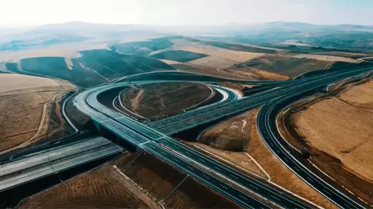 Otoyol ve köprülerdeki yoğun trafik