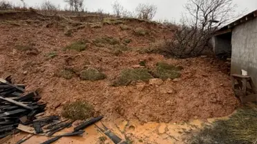 Heyelan sonrası duvara dayanan ev