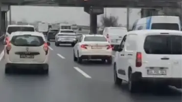 Yangına müdahale eden itfaiye ekipleri