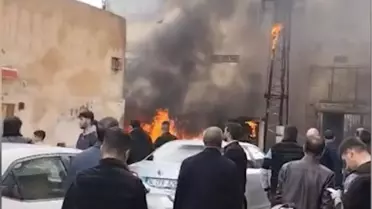 Patlamanın ardından söndürülen yangın ve hasar gören araçlar