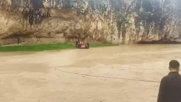 Sel felaketi sonrası kurtarılan çiftçiler