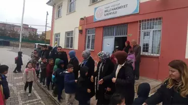 Yeşilyurt’ta Bayram Coşkusu: Öğretmen ve Öğrenciler Bir Arada