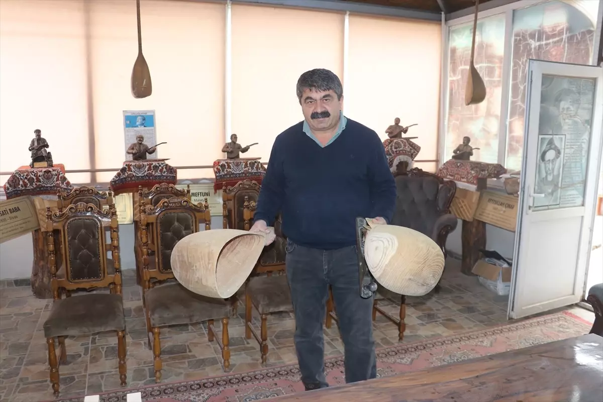 Şentürk İyidoğan’dan Ücretsiz Bağlama Kurslarıyla Gençlerde Yeni Bir Ses