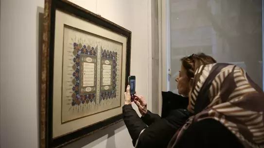 Sergide sergilenen bir tezhip eseri