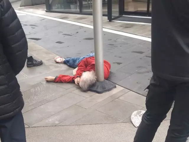 Düşüş anına yakın bir açıdan çekilmiş fotoğraf