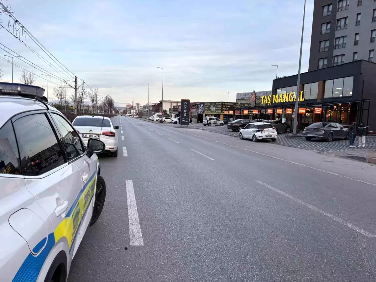 Kayseri'de Otomobil ve Tramvayın Çarpışması Sonucu 2 Hafif Yaralı