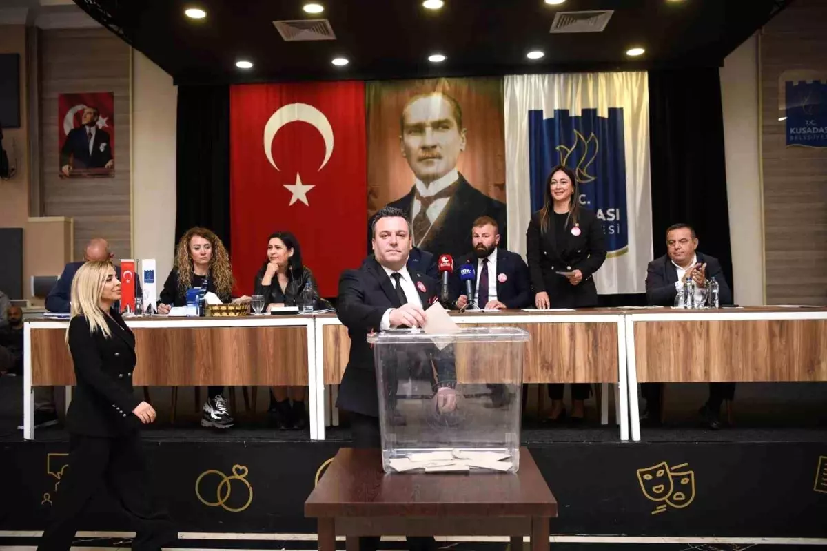 Kuşadası Belediye Meclisi'nde Olağanüstü Toplantı: Tahsin Demirtaş Başkan Vekili Olarak Seçildi