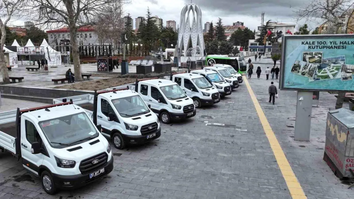 Niğde Belediyesi, Kiralık Araçları Bırakıp 7 Yeni Kamyoneti Hizmete Alarak Filoyu Genişletti