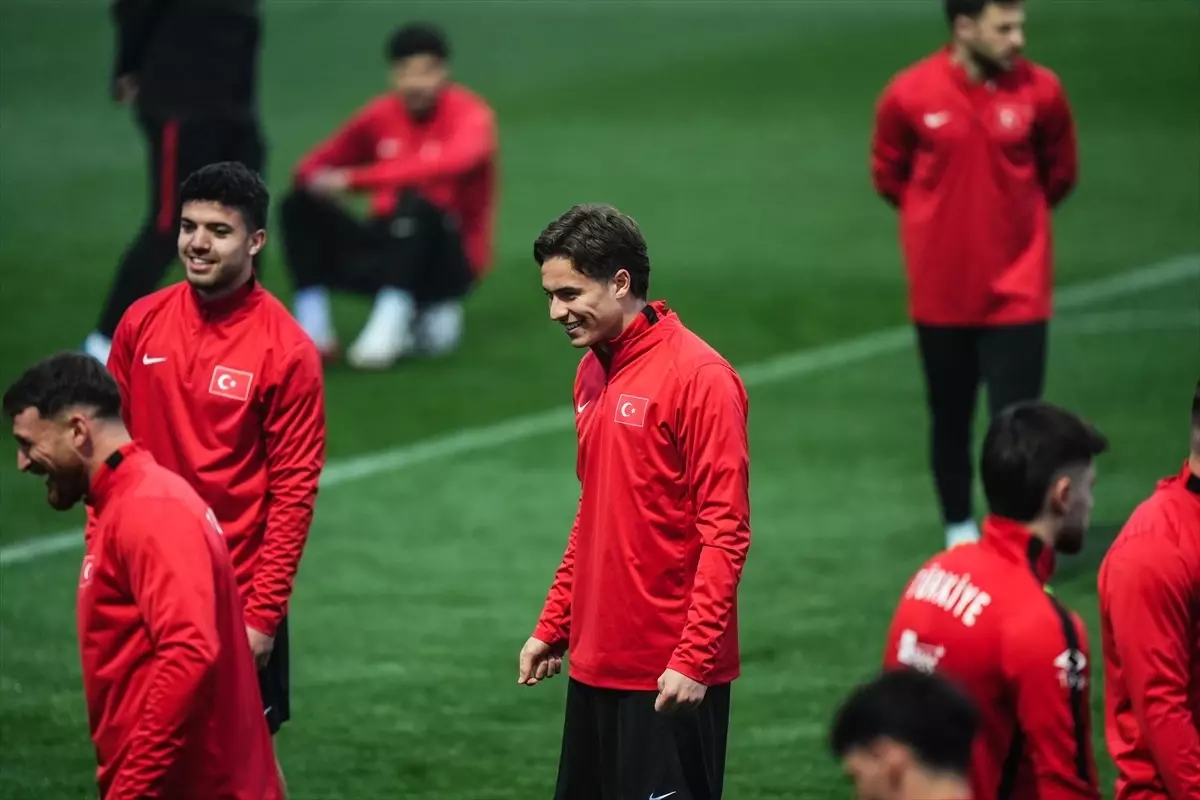 A Milli Futbol Takımı Romanya Maçına Hazırlıklarını Tamamlıyor