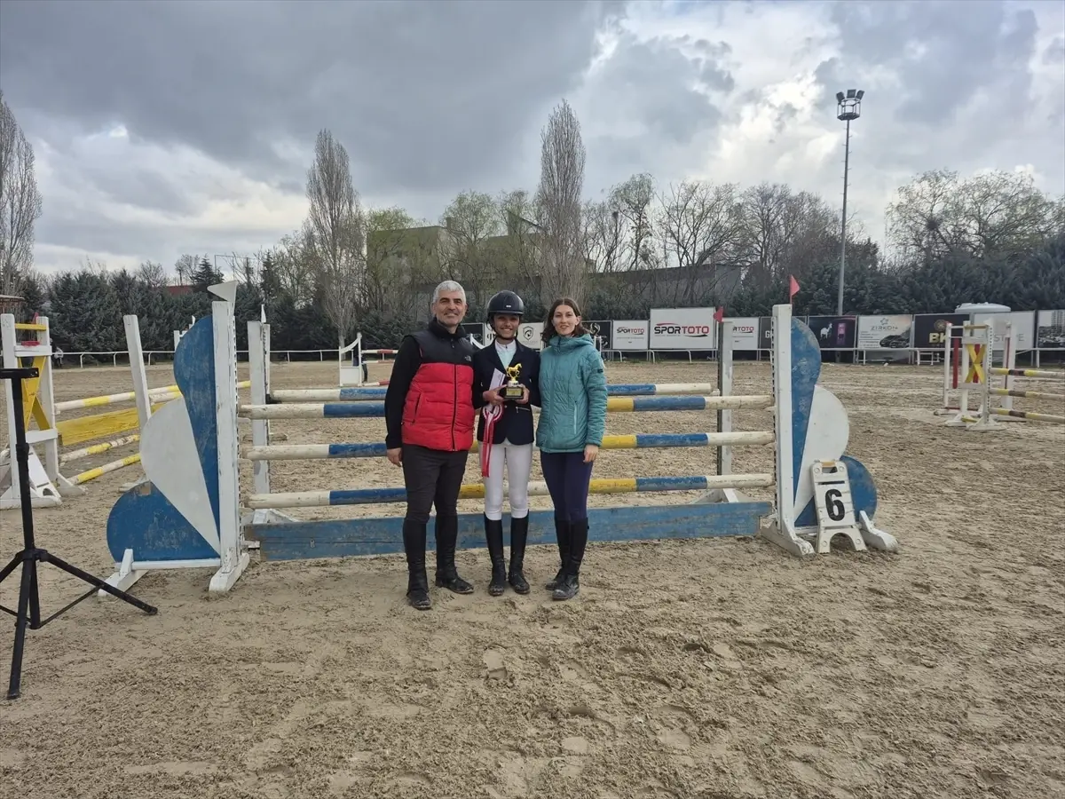 AYBÜ Binicilik Takımı Nevruz Kupası'nda 5 Şampiyonlukla Göz Doldurdu