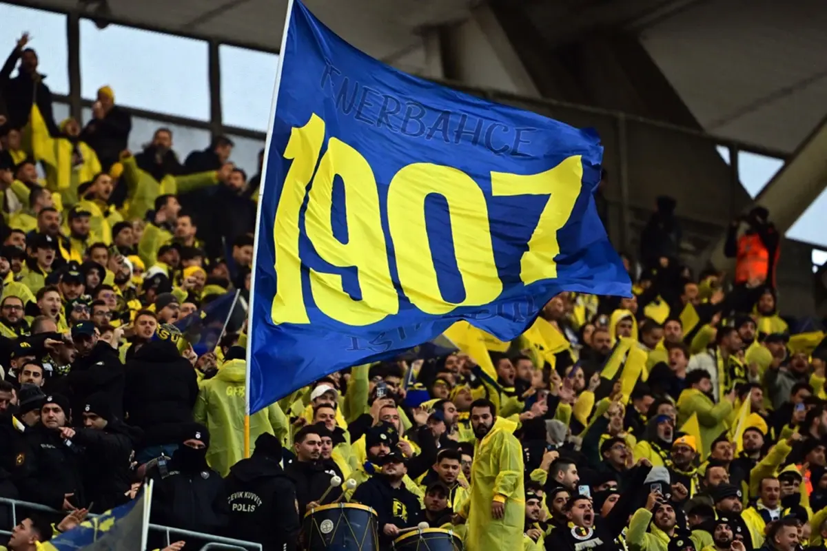 Fenerbahçe'nin Yeni Sezon Hedefleri: Senesi, Goretzka ve Lewandowski Transfer Listesinde