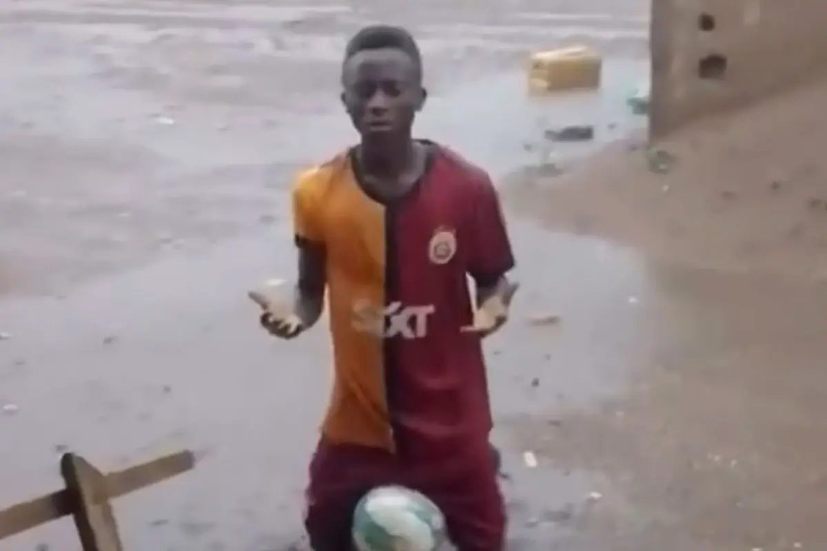 Nijeryalı Genç Samson, Galatasaray Rüyasını Sosyal Medyada Gerçeğe Dönüştürmeye Çalışıyor