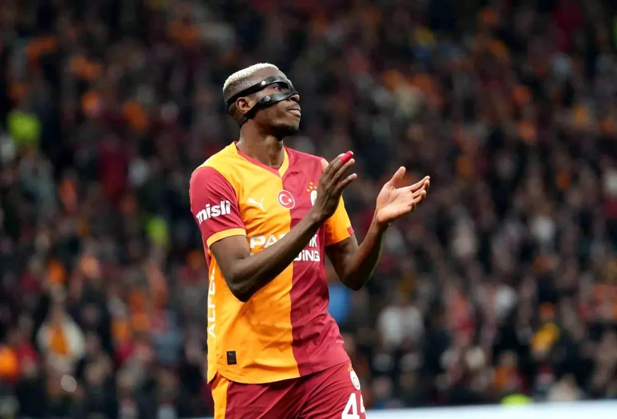 Victor Osimhen'in Sağ Kol Ameliyatı Tamamlandı: Galatasaray'dan Geçmiş Olsun Mesajı