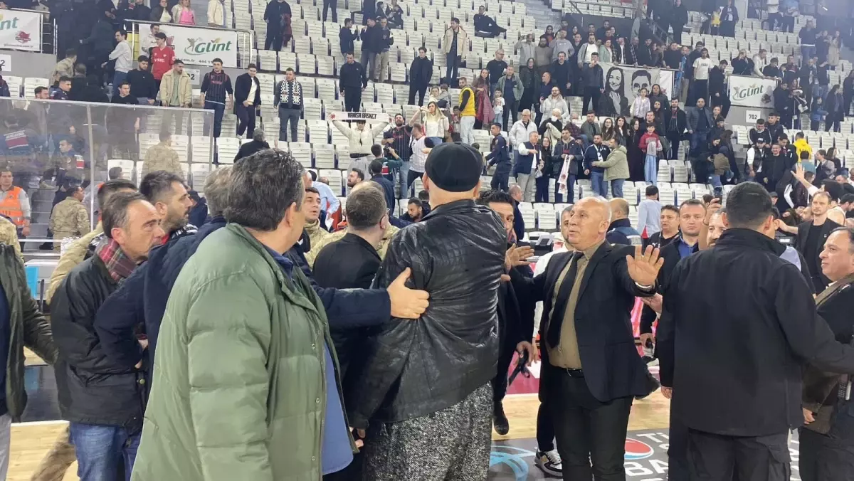 Karşıyaka’da Kriz Dalga Dalga Yayılıyor: İstifalar ve Artan Gerginlik