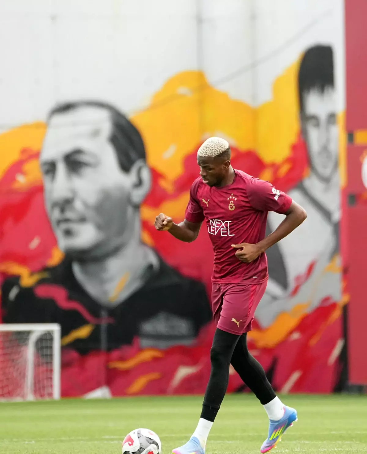 Victor Osimhen'in Kolu Kırıldı: Galatasaray’da Ameliyat Süreci Başladı