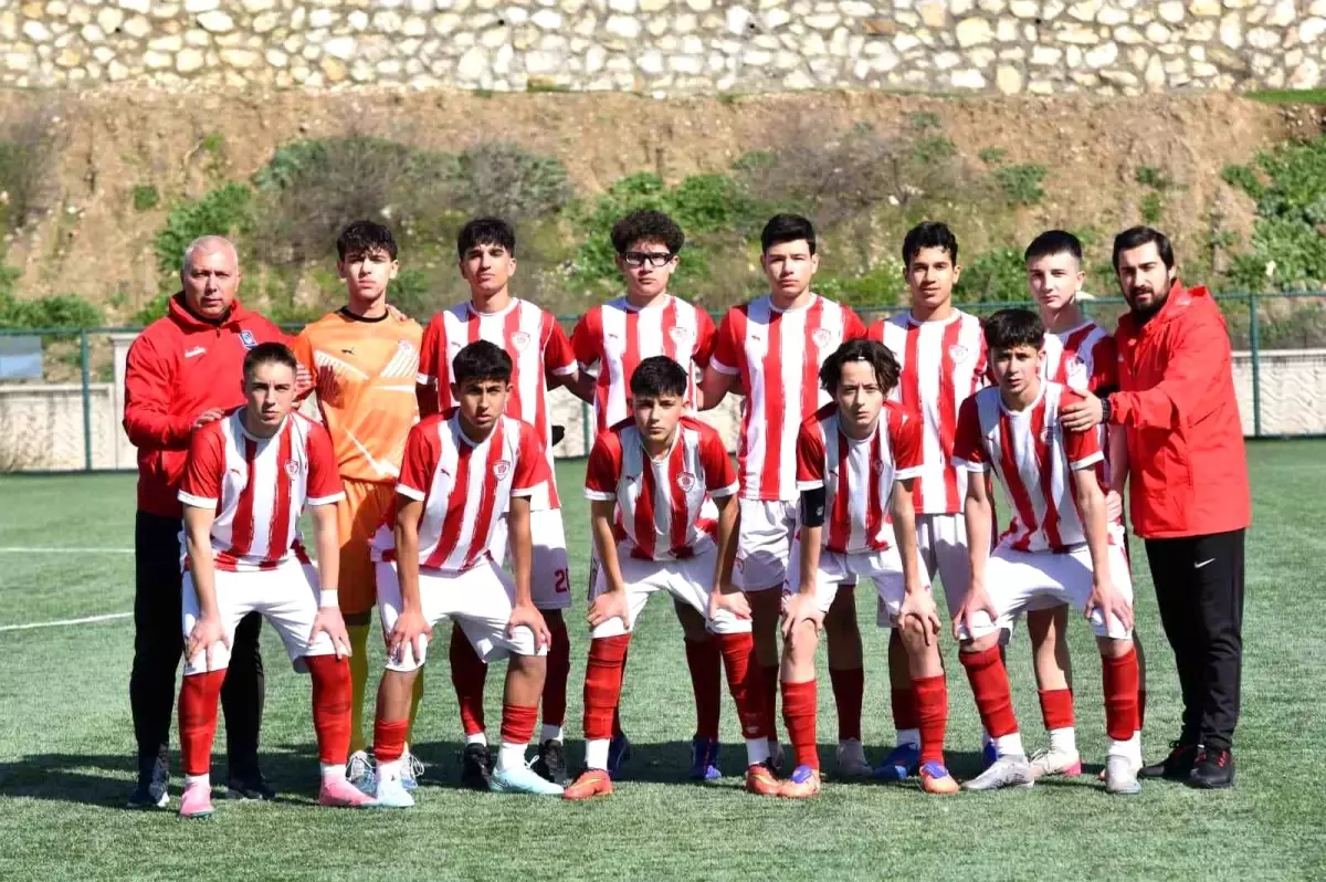 Yunusemre Belediyespor U16, Afyonkarahisar'da Türkiye Şampiyonası'nda Manisa'yı Temsil Edecek