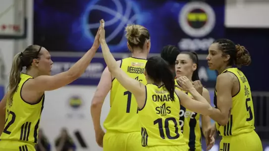 Maçta Fenerbahçe Opet'in hücum anı