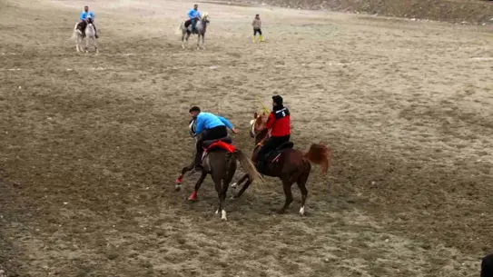 Cirit müsabakasında heyecanlı an