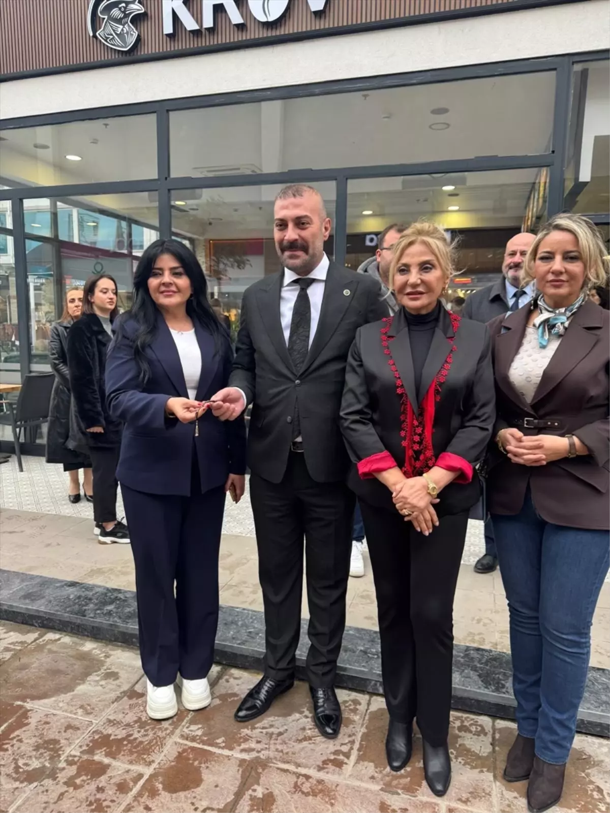 Gençlerde Dijital Bağımlılık: Nedenleri, Etkileri ve Çözüm Önerileri