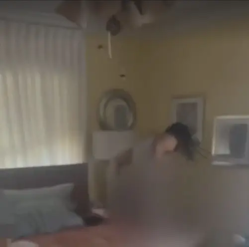 Eş ve arkadaşının yatakta olduğu an