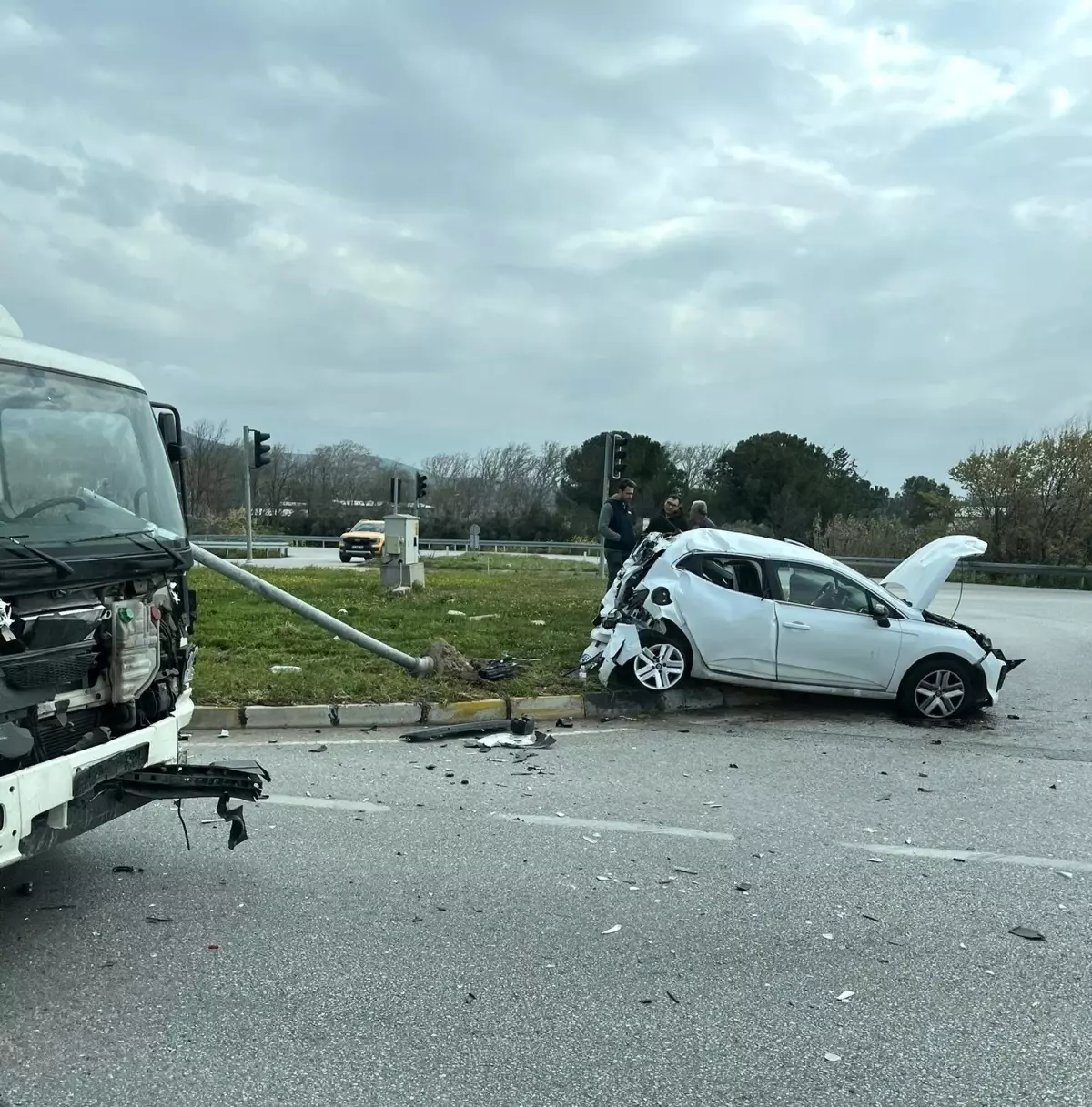 Manisa Akhisar'da OSB Kavşağında Trafik Kazası: 1 Yaralı
