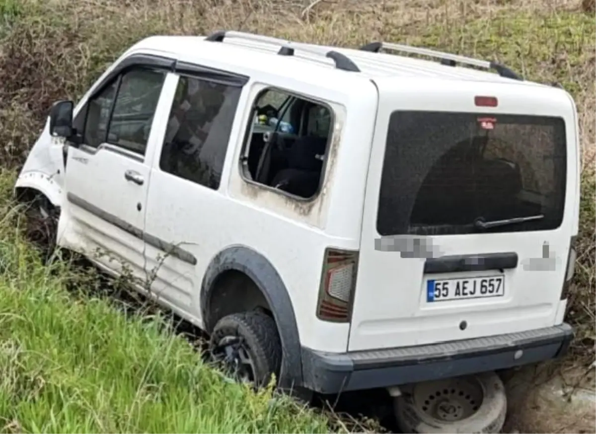 Bafra’da Araç Su Kanalına Düştü: Sürücü Hafif Yaralı