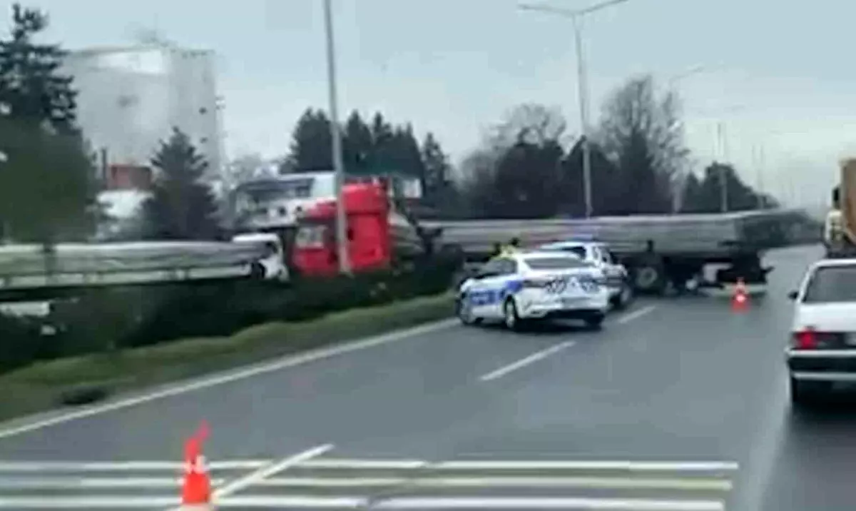 Bolu D-100 Karayolunda Tır Makası: Trafik Saatlerce Durdu, Yaralanma Yok