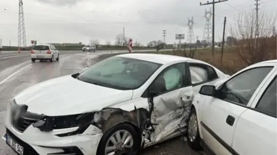 Adıyaman'da Zincirleme Trafik Kazası: 4 Yaralı