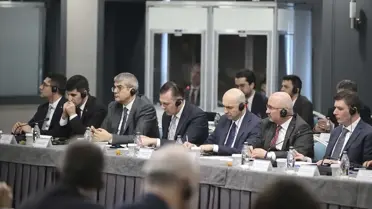 Toplantı salonunda konuşma