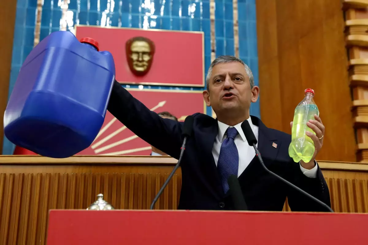 CHP Lideri Özgür Özel, Akaryakıt KDV'sini %1'e Düşürmeyi Teklif Etti