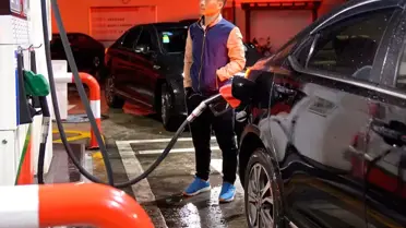 Çin, 13 Yıllık İlk Olarak Akaryakıt Fiyatlarını Uluslararası Piyasa Altında Artırdı