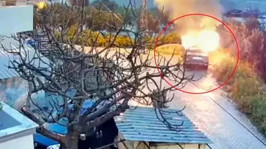 Yanmış otomobil görüntüsü