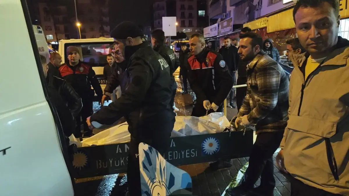 Antalya’da Market Sahibi ve Oğlu Müşteriyi Silahla Öldürerek Tutuklandı