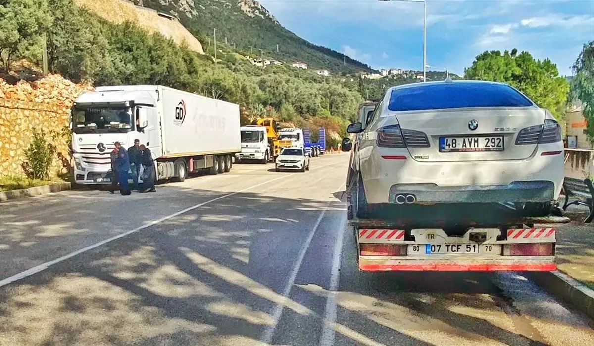 Antalya Kaş'ta Trafik Kavgası: 360 Bin Lira Cezaya Düşen Sürücüler