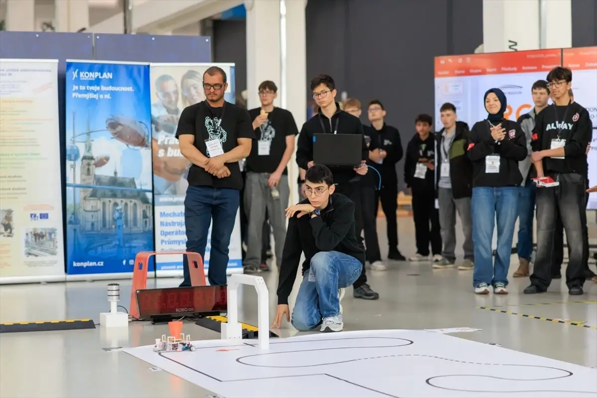 Bursa Erkek Lisesi Robot Takımı Uluslararası Yarışmada Gümüş Madalya Kazandı