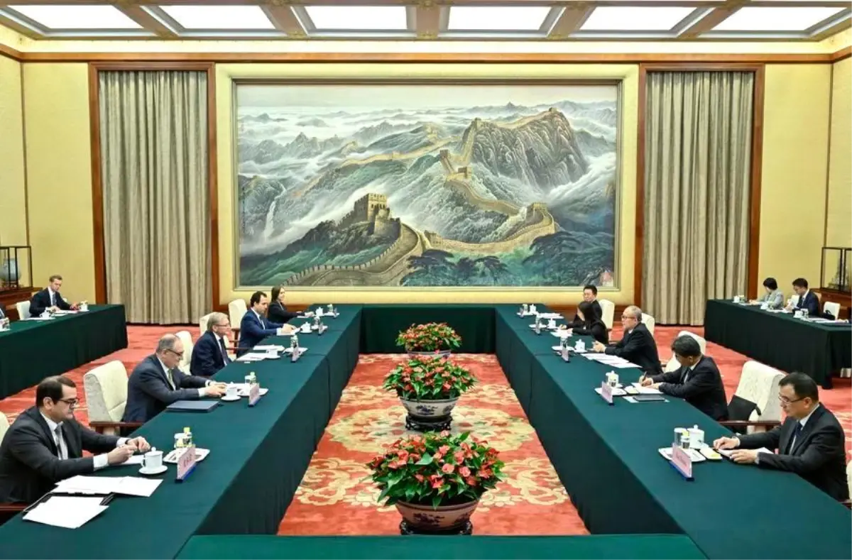 Çin ve Rusya Liderleri Dostluk Komitesinde Buluştu: Li Hongzhong ve Boris Titov Görüştü