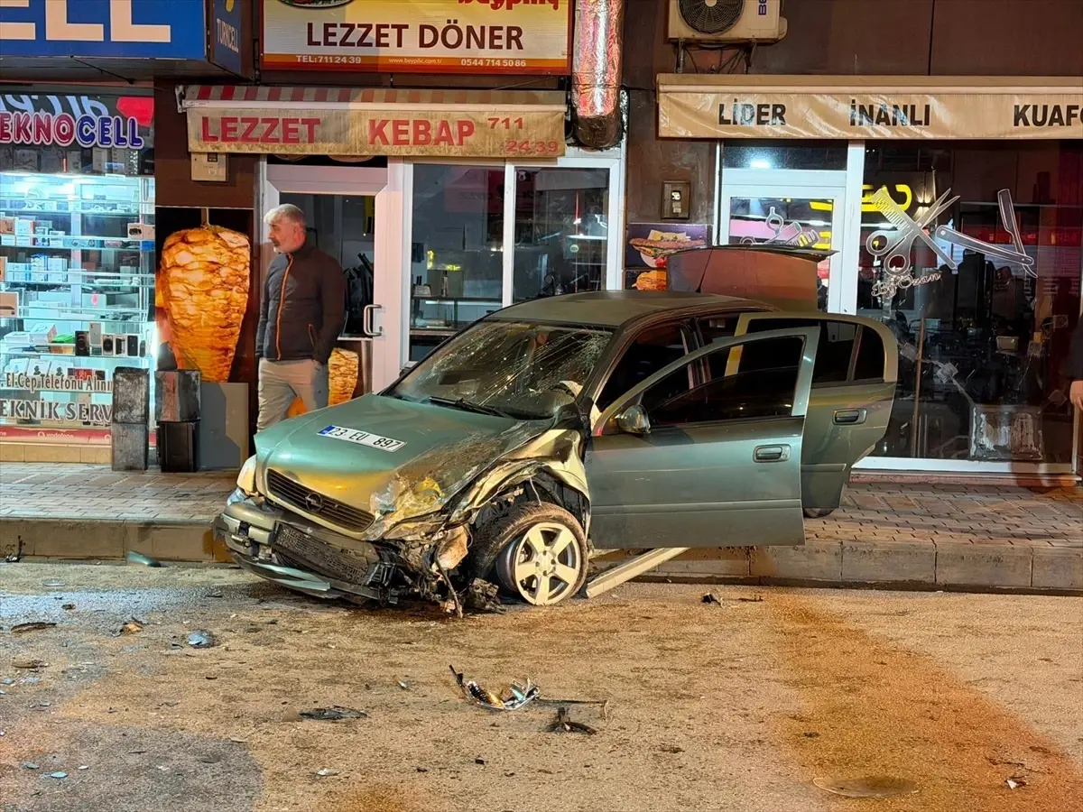 Elazığ Karakoçan'da Trafik Kazası: 3 Yaralı