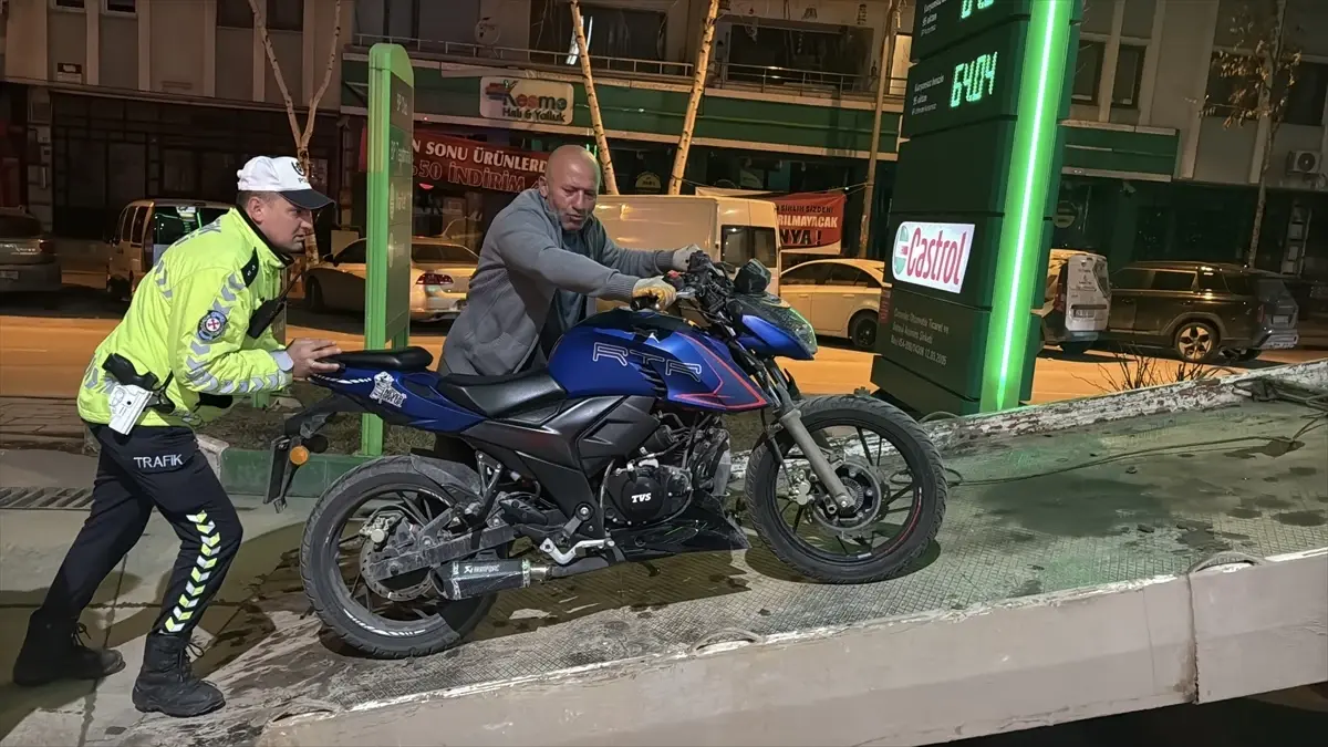 Erzurum'da Dur İhtarına Uymayan Motosiklet Sürücüsüne 211 Bin Lira Para Cezası