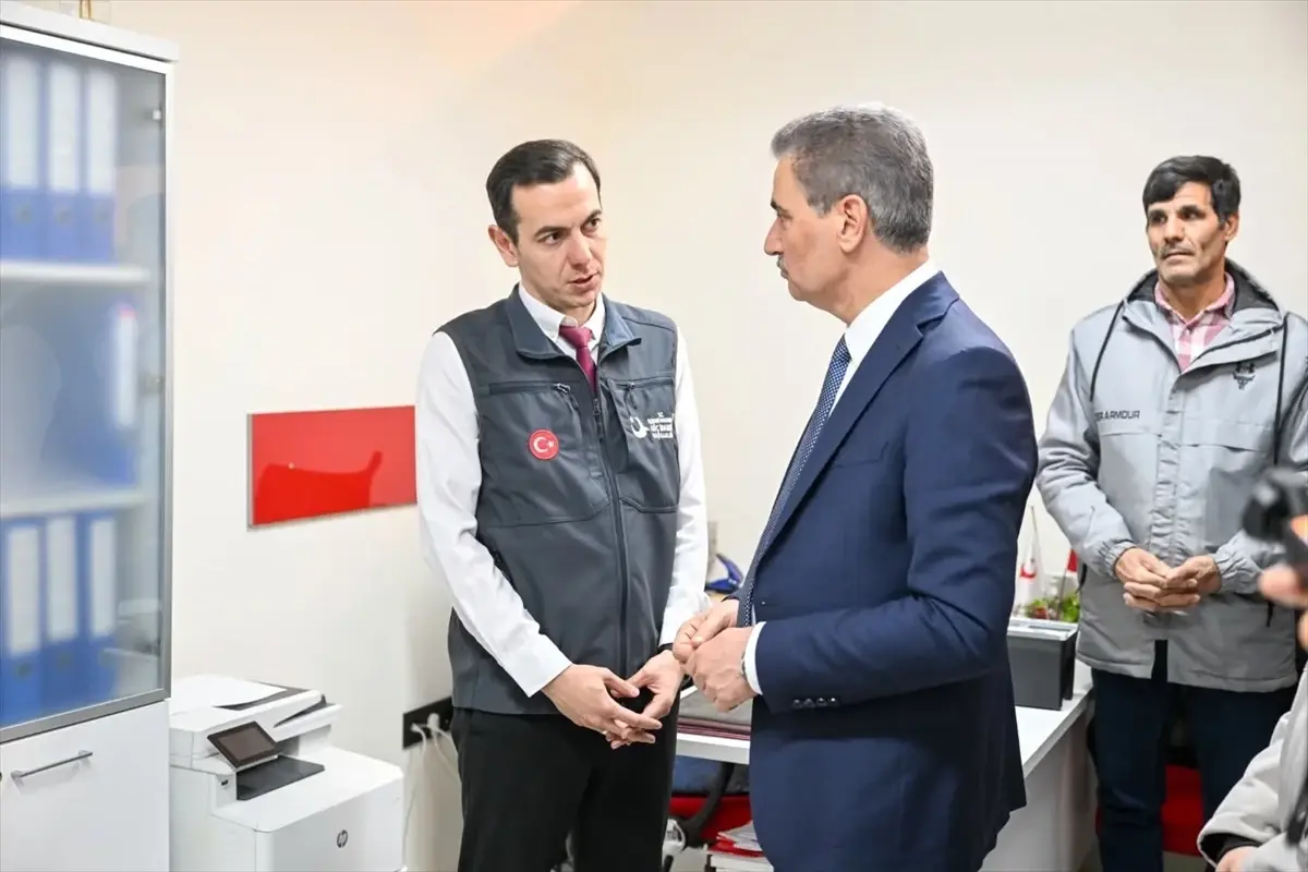 Erzurum Valisi Aydın Baruş Göç İdaresi'ni Ziyaret Etti: Personelle Görüşmeler ve Sunum