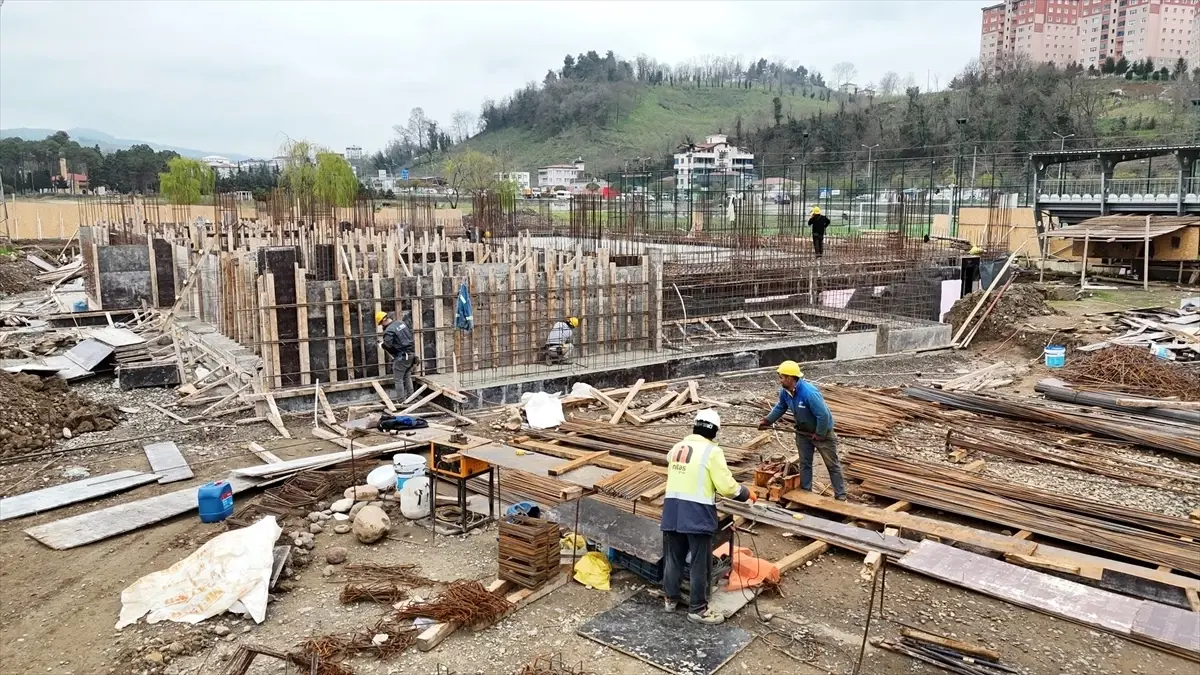 Eskipazar'da Spor Kompleksi İnşaatı Hız Kesmeden Sürüyor