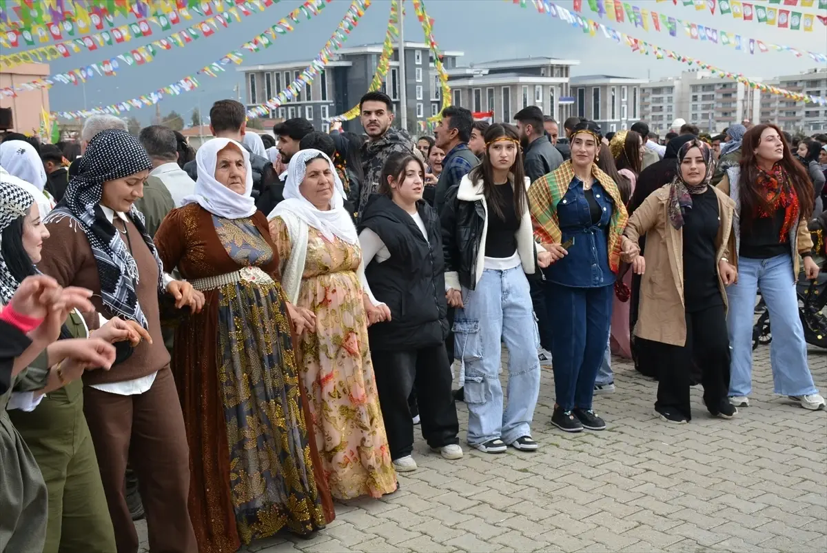 Şırnak'ta Nevruz Coşkusu: Silopi'de Halk Dansları ve Müzik Şöleni