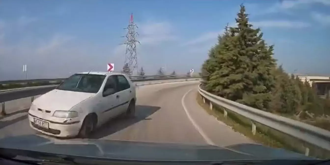 Yunusemre'de Ters Yöne Giden Araç Kamereye Yansıdı, Sürücüye Ceza Kesildi