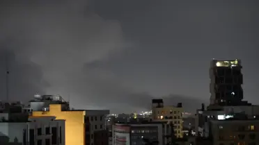 Yardım kamyonları yol kontrol noktasında bekliyor