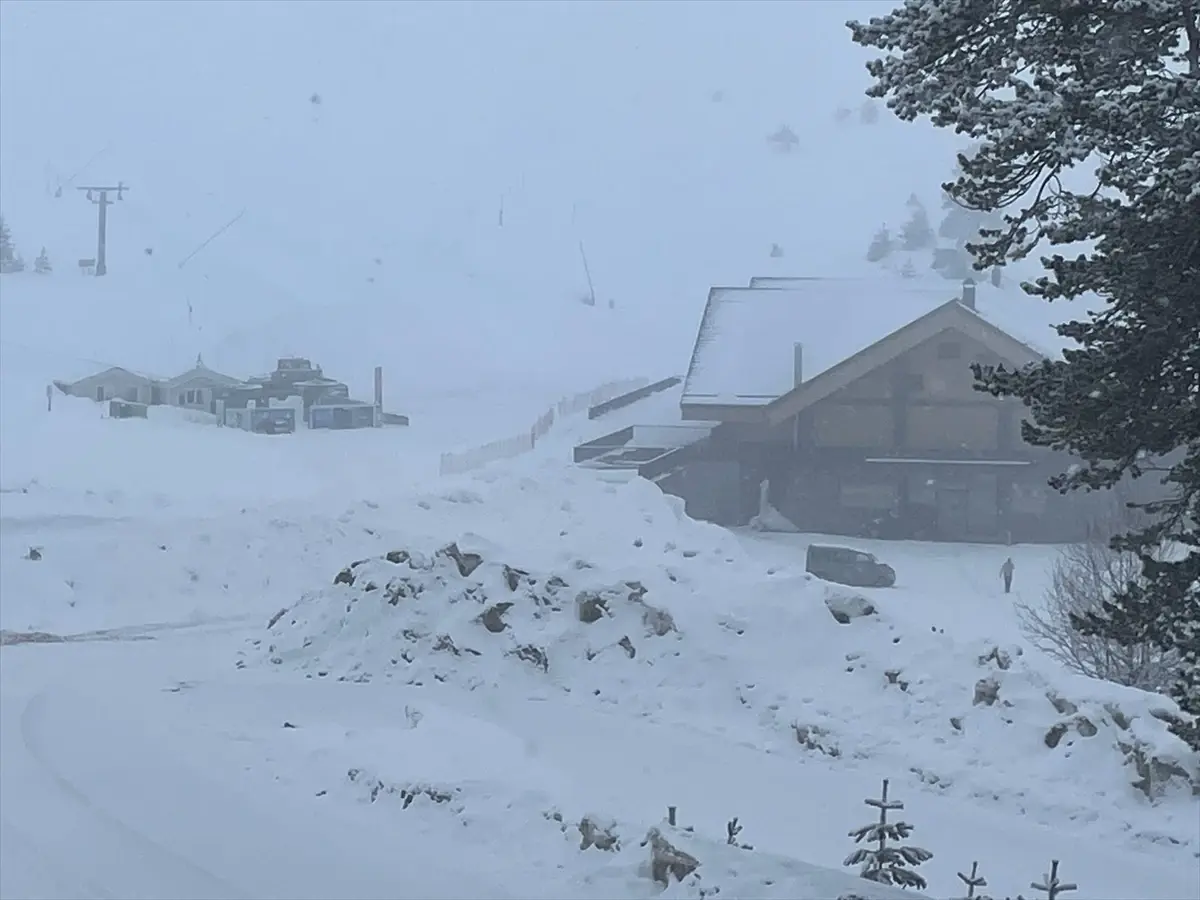 Bolu’nun Yüksek Kesimlerinde Kar Kalınlığı 2 Metreye Ulaştı
