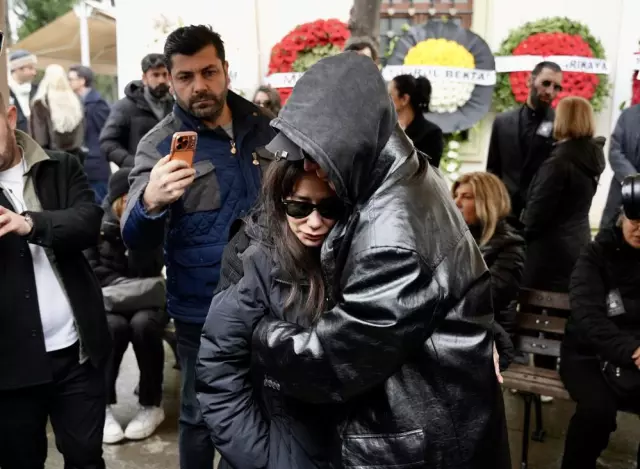 Cenaze töreni kalabalığı