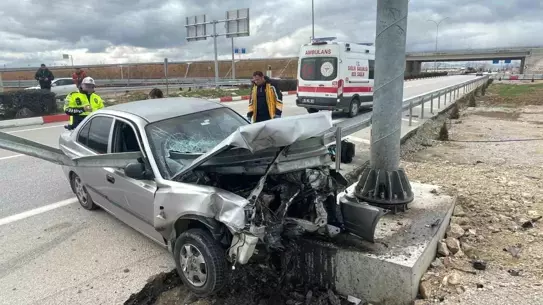 Araç bariyere çarpması ve saplanması