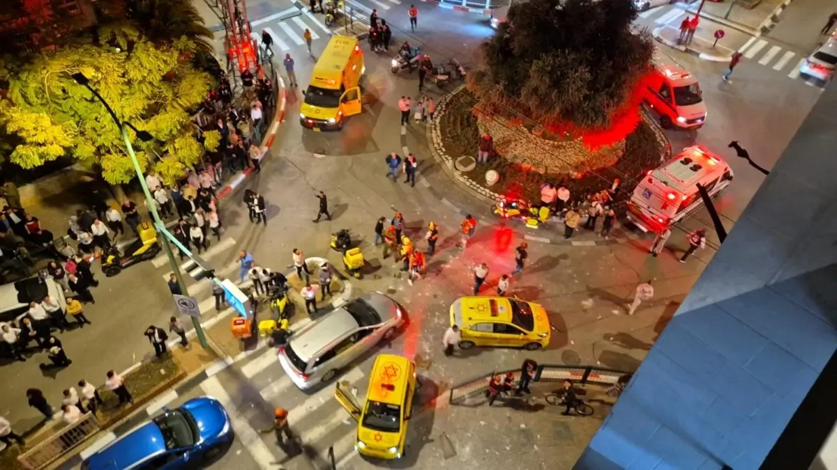 İran'dan İsrail'e Füzeler: Bnei Brak'ta 7 Kişi Yaralandı