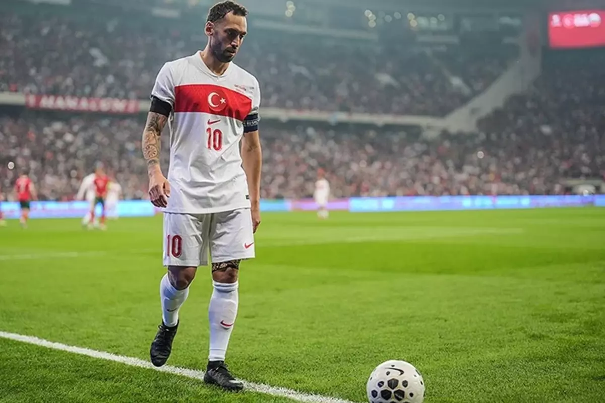 Hakan Çalhanoğlu Romanya Maçına Hazır: Milli Takım Kadrosunda Son Durum